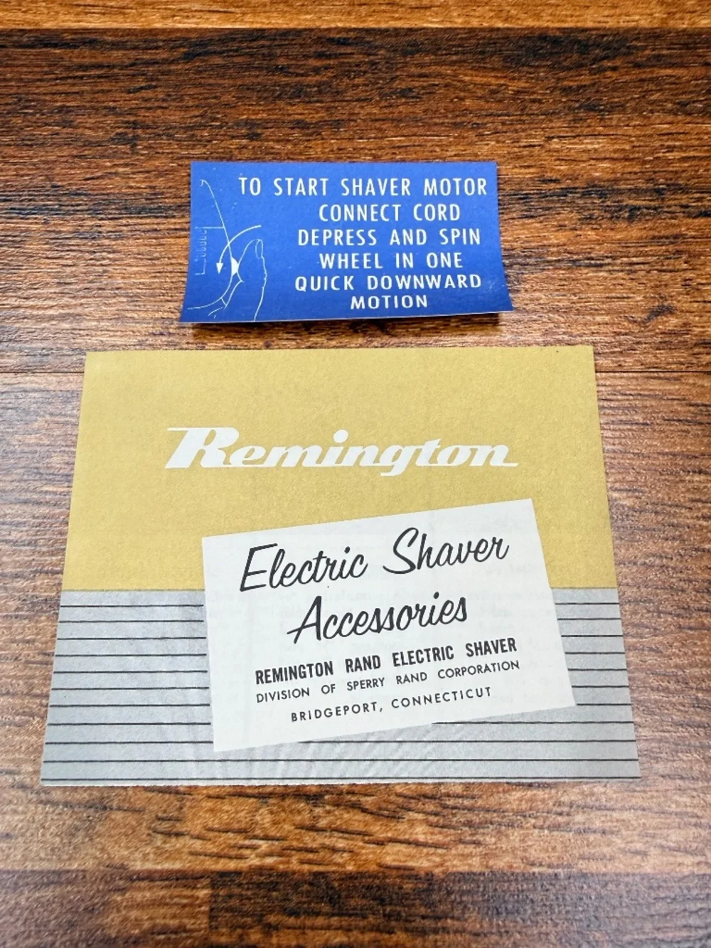 1950’s REMINGTON Rollectric Shaver with New Miracle Roller Combs